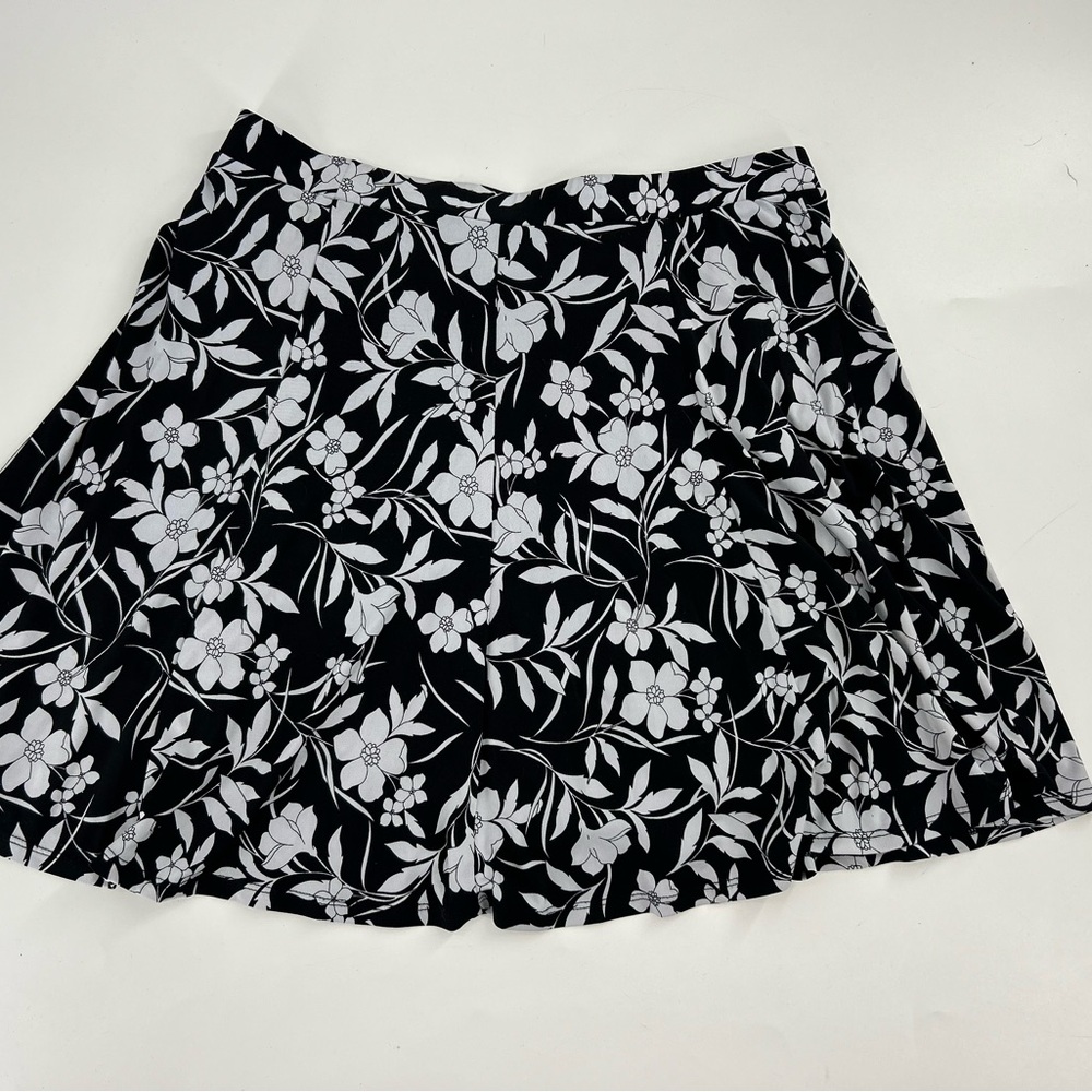 Susan Graver medium Floral Black and White Women's Skirt